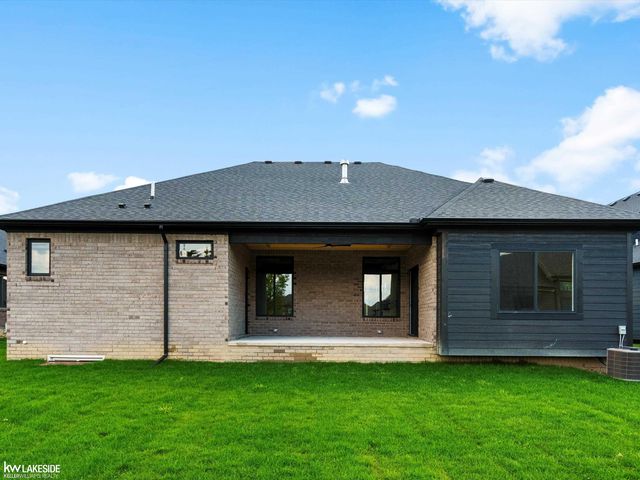 19307 Springbrook Drive, Macomb Twp, MI 48044