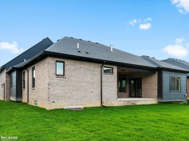 19307 Springbrook Drive, Macomb Twp, MI 48044