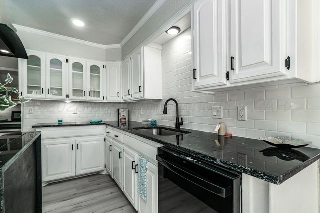 2414 14th Avenue, Canyon, TX 79015