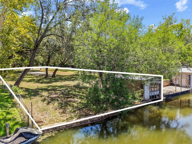 410 CR 136B, Kingsland, TX 78639