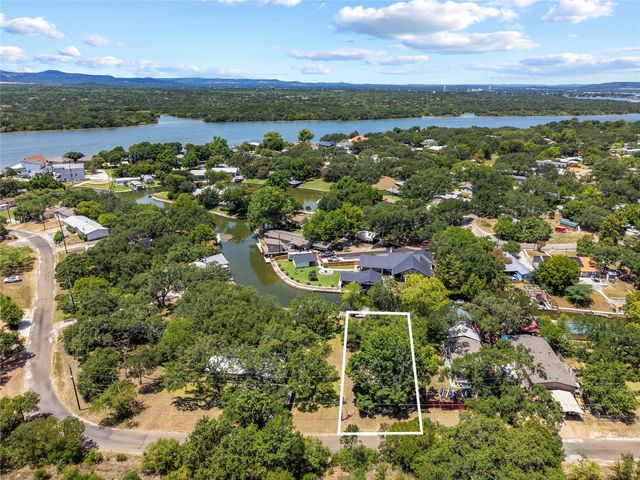 410 CR 136B, Kingsland, TX 78639