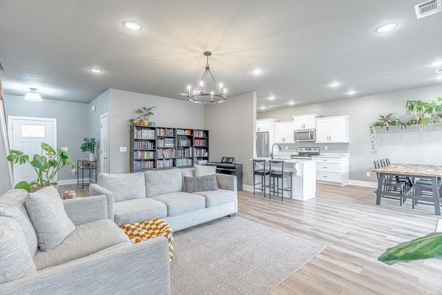 4725 Edgemont Dr, Jonesboro, AR 72405