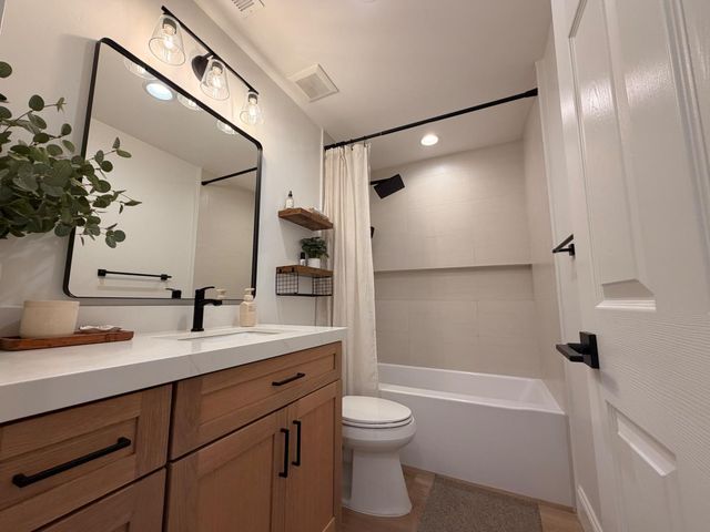 2222 Thurton Dr, Roseville, CA 95747