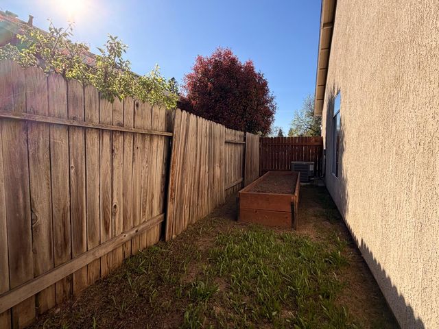 2222 Thurton Dr, Roseville, CA 95747