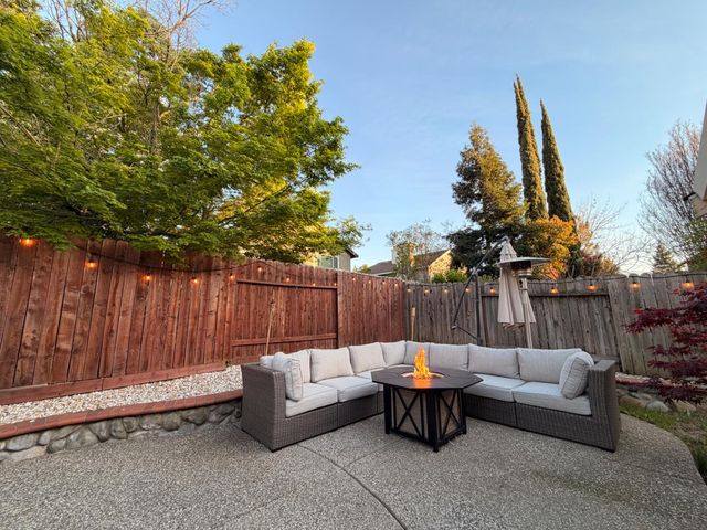 2222 Thurton Dr, Roseville, CA 95747