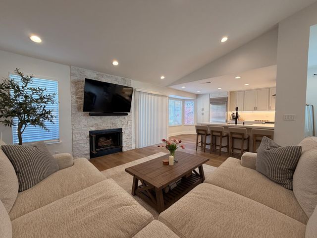 2222 Thurton Dr, Roseville, CA 95747