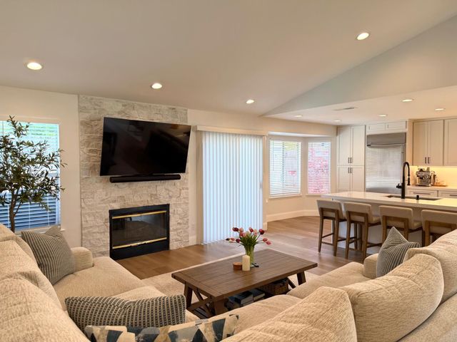 2222 Thurton Dr, Roseville, CA 95747