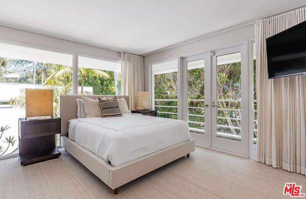 Image 27 of property listing at 27420 Pacific Coast Highway, Malibu, CA 90265