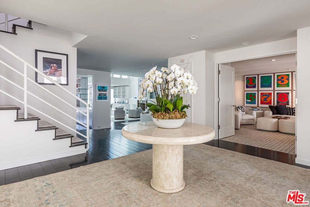 Image 7 of property listing at 27420 Pacific Coast Highway, Malibu, CA 90265