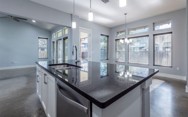 1128 Gunter ST B, Austin, TX 78702