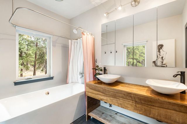 19354 Kiowa Road, Bend, OR 97702