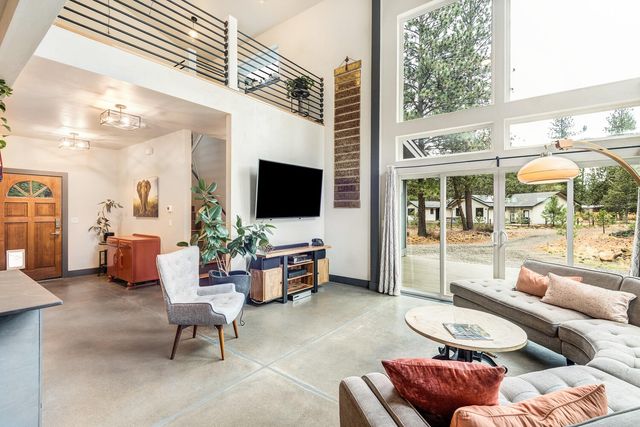 19354 Kiowa Road, Bend, OR 97702