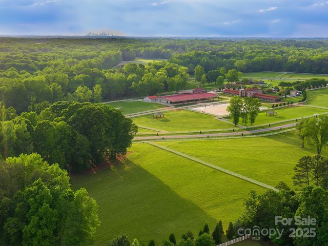 6005 Long Stirrup Lane, Mint Hill, NC 28227
