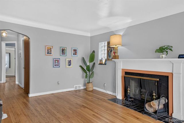 17501 Mendota Street, Detroit, MI 48221