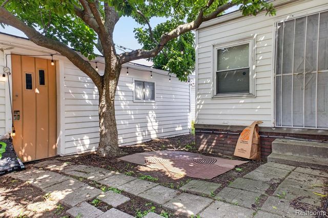 17501 Mendota Street, Detroit, MI 48221