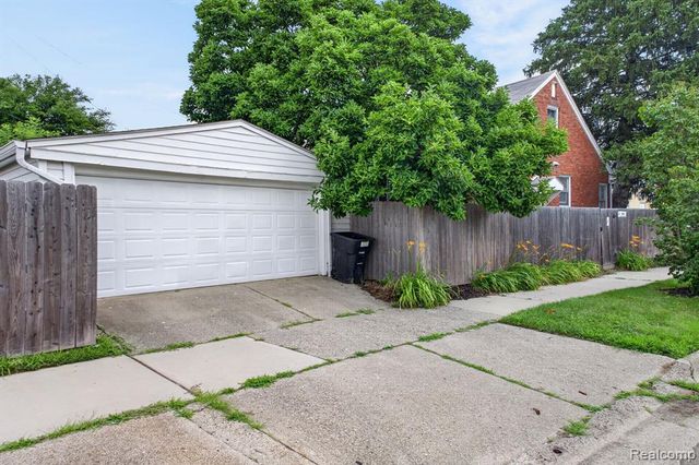 17501 Mendota Street, Detroit, MI 48221