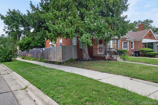 17501 Mendota Street, Detroit, MI 48221