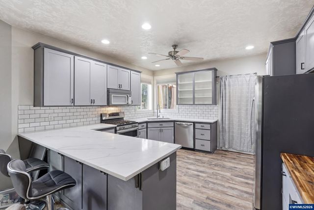 1701 Webb Lake Dr, Silverton, OR 97381