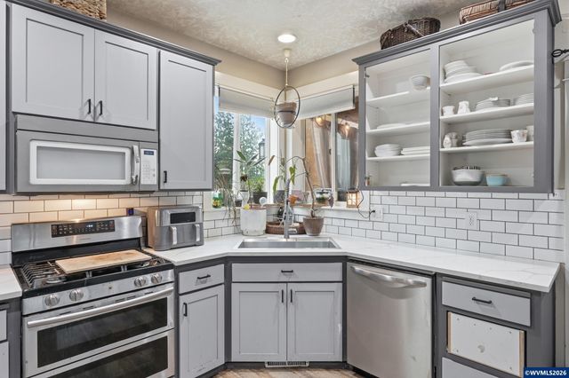 1701 Webb Lake Dr, Silverton, OR 97381
