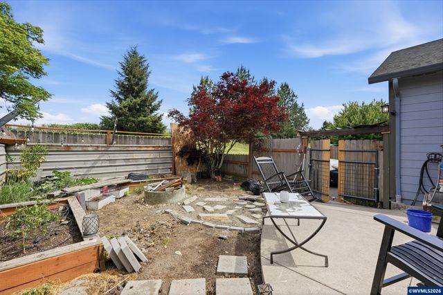 1701 Webb Lake Dr, Silverton, OR 97381