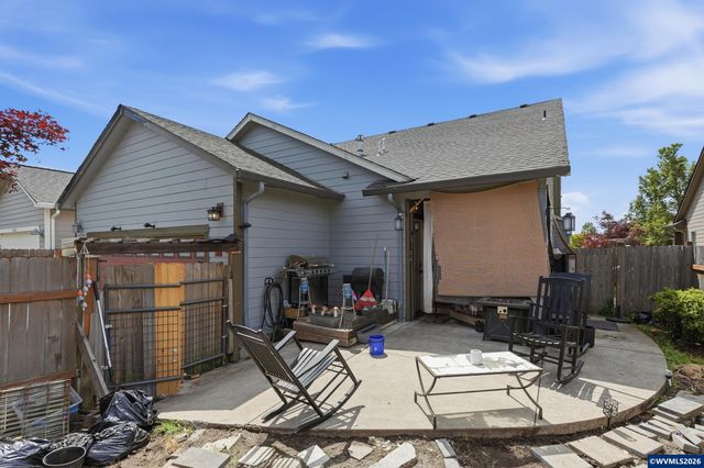 1701 Webb Lake Dr, Silverton, OR 97381