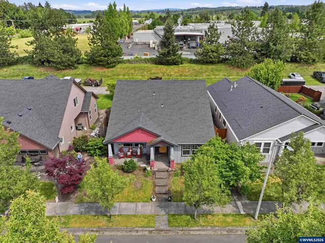 1701 Webb Lake Dr, Silverton, OR 97381