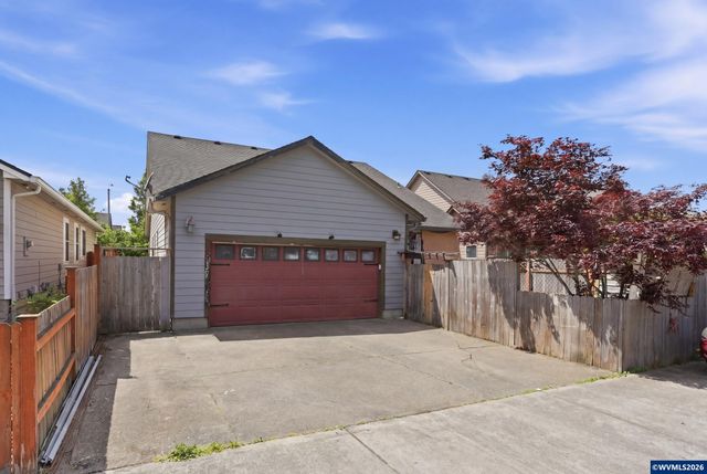 1701 Webb Lake Dr, Silverton, OR 97381