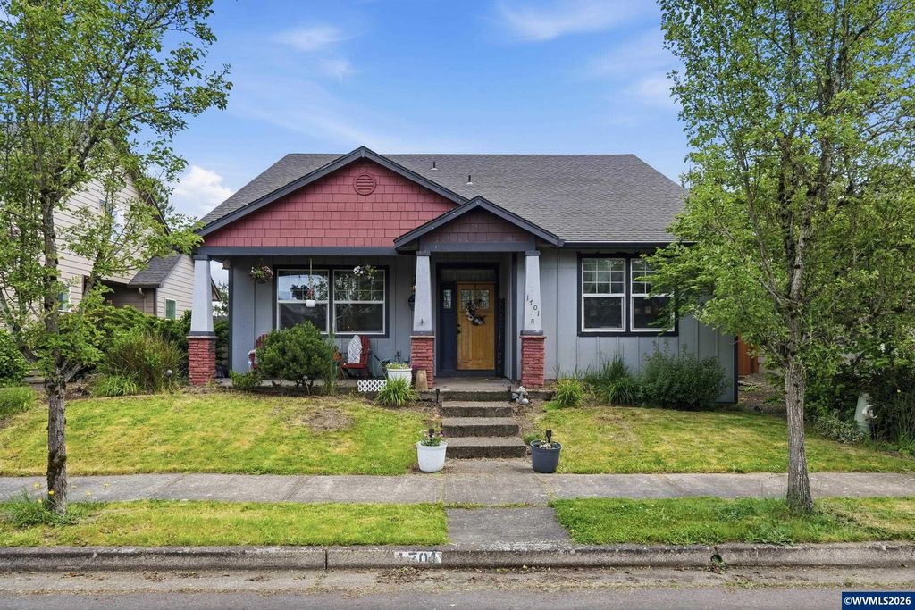 1701 Webb Lake Dr, Silverton, OR 97381