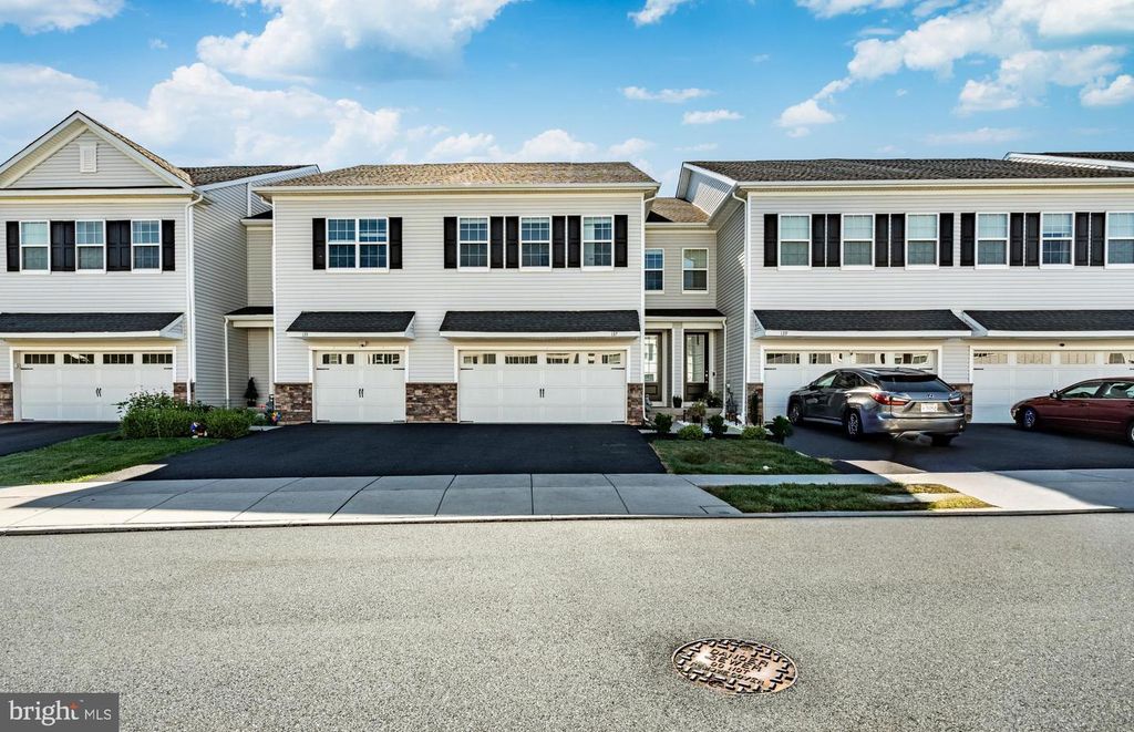 137 KNOCK HILL DR, Royersford, PA 19468