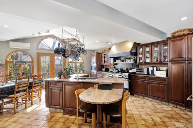 164 Waverly Avenue, East Rockaway, NY 11518