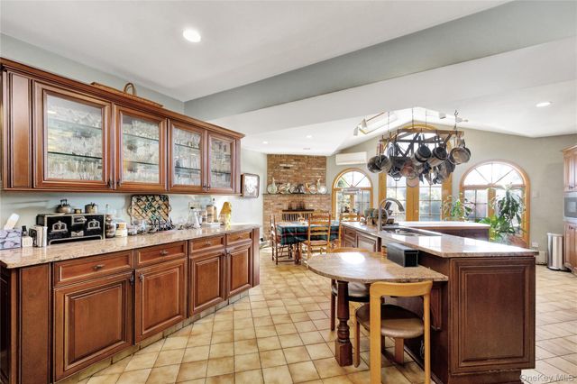 164 Waverly Avenue, East Rockaway, NY 11518