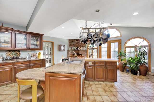 164 Waverly Avenue, East Rockaway, NY 11518