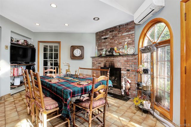 164 Waverly Avenue, East Rockaway, NY 11518