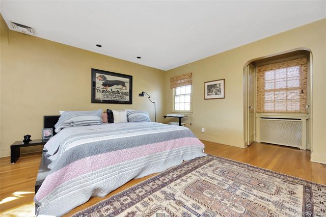 164 Waverly Avenue, East Rockaway, NY 11518