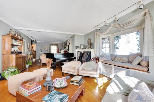 164 Waverly Avenue, East Rockaway, NY 11518