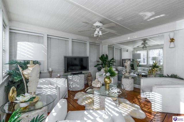 2851 S Wilson Rd, Radcliff, KY 40160