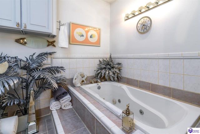 2851 S Wilson Rd, Radcliff, KY 40160