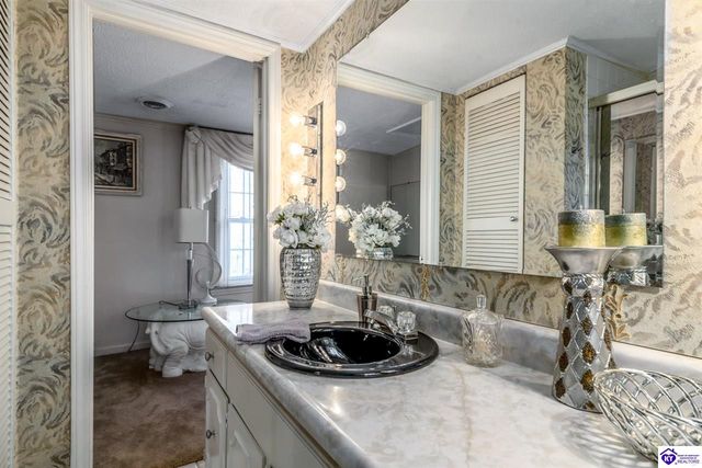 2851 S Wilson Rd, Radcliff, KY 40160