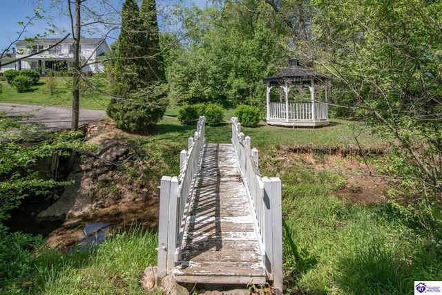 2851 S Wilson Rd, Radcliff, KY 40160