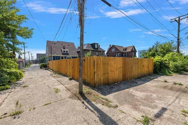 1734 W Willis Street, Detroit, MI 48208
