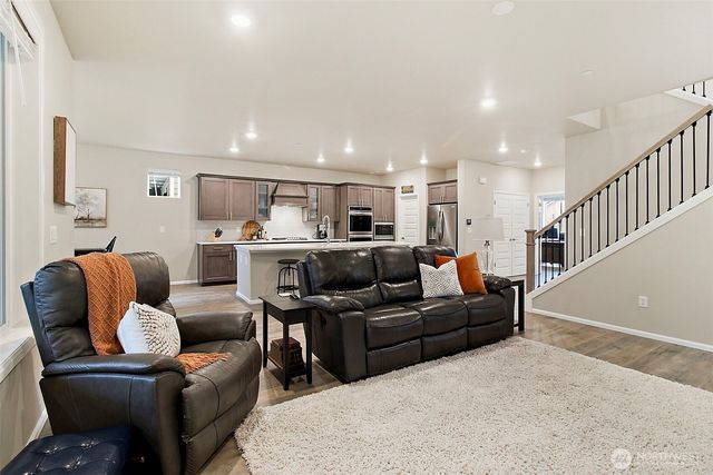 9612 S 201st Place, Kent, WA 98031