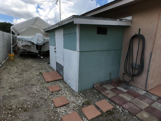 5852 Albert Road, West Palm Beach, FL 33415
