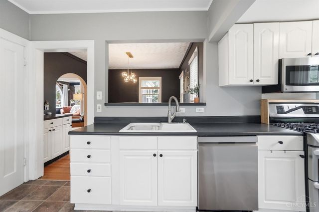 6738 Dante Avenue, Cincinnati, OH 45213