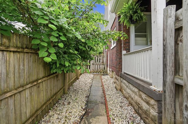 6738 Dante Avenue, Cincinnati, OH 45213