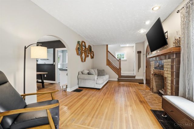 6738 Dante Avenue, Cincinnati, OH 45213