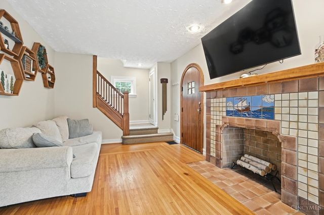 6738 Dante Avenue, Cincinnati, OH 45213