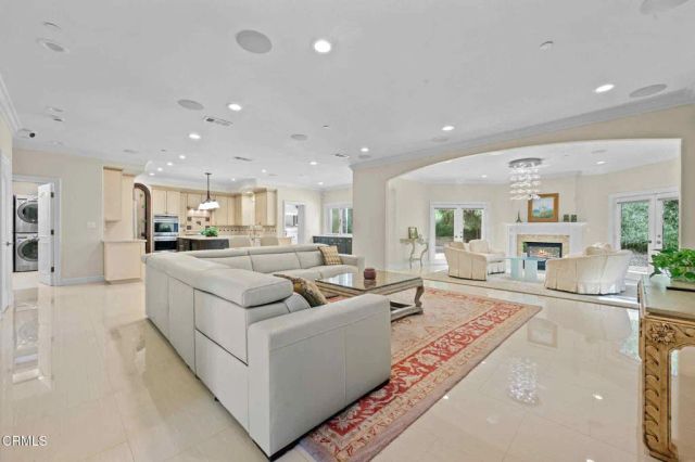 3263 New York Drive, Pasadena, CA 91107