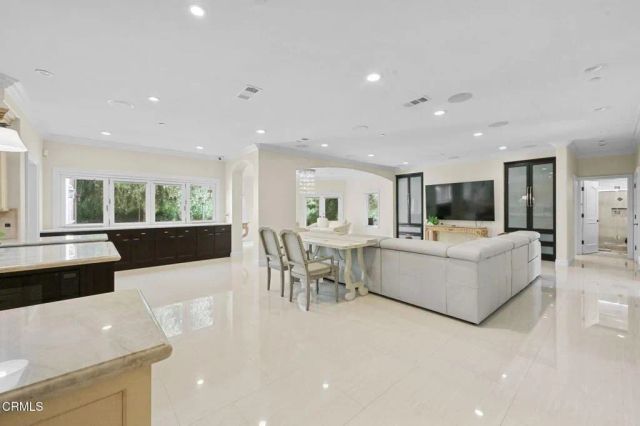 3263 New York Drive, Pasadena, CA 91107