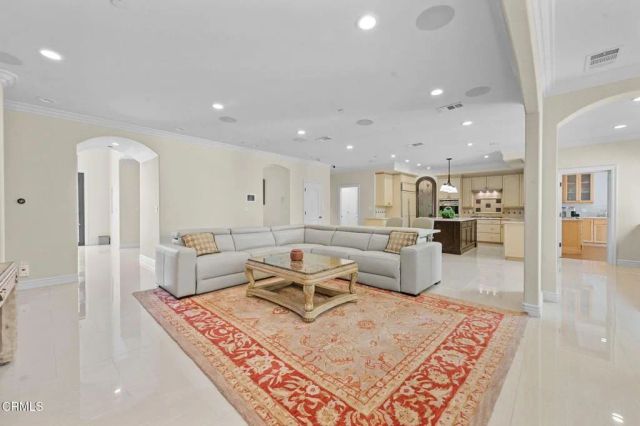 3263 New York Drive, Pasadena, CA 91107