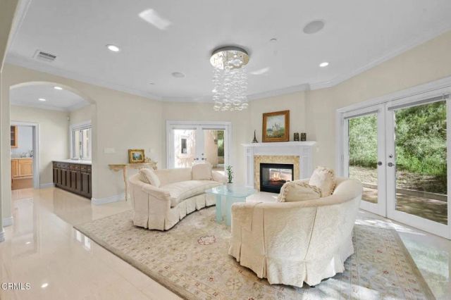 3263 New York Drive, Pasadena, CA 91107